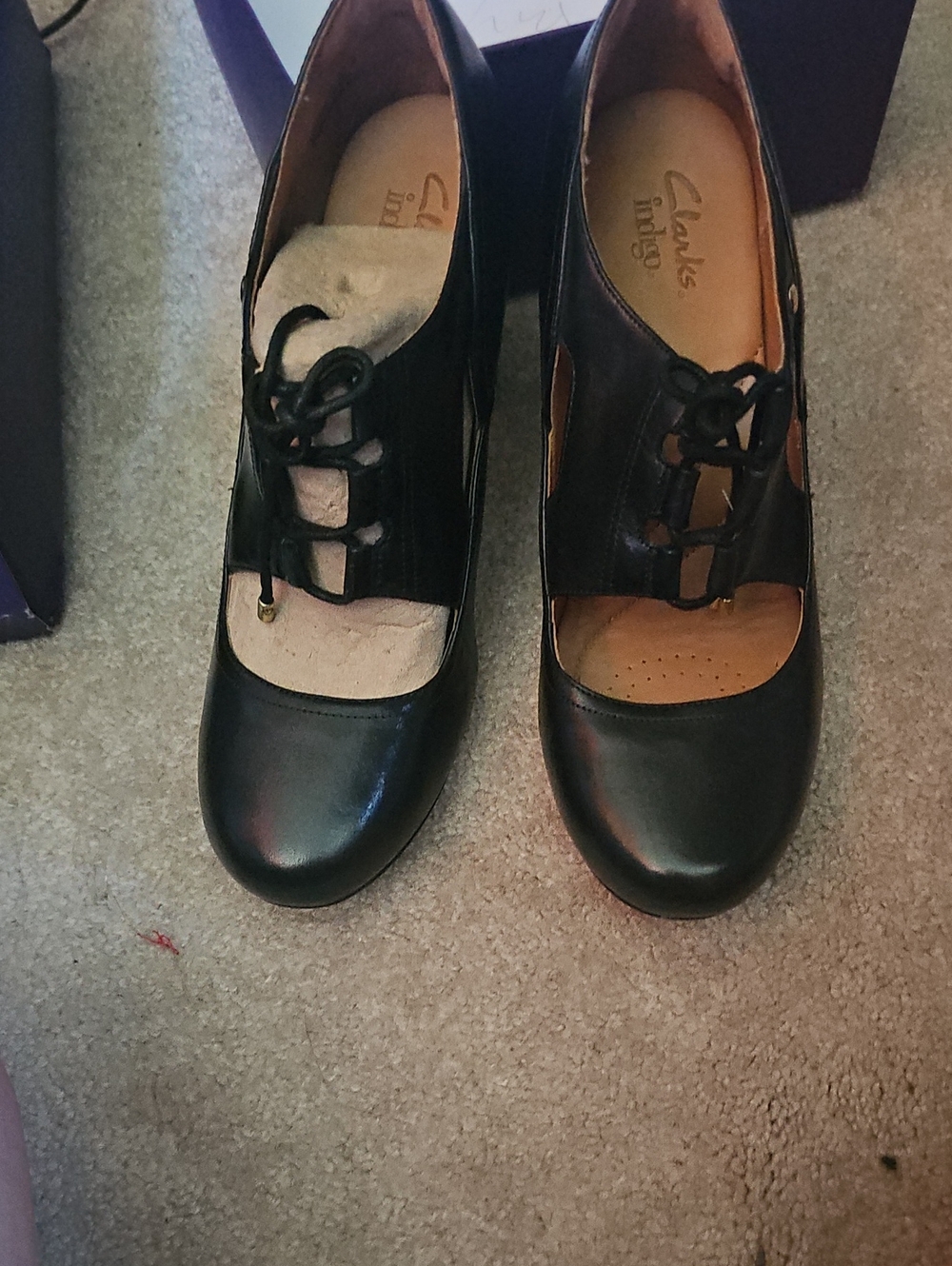 Clarks Black Leather Lace-Up Women's Pumps